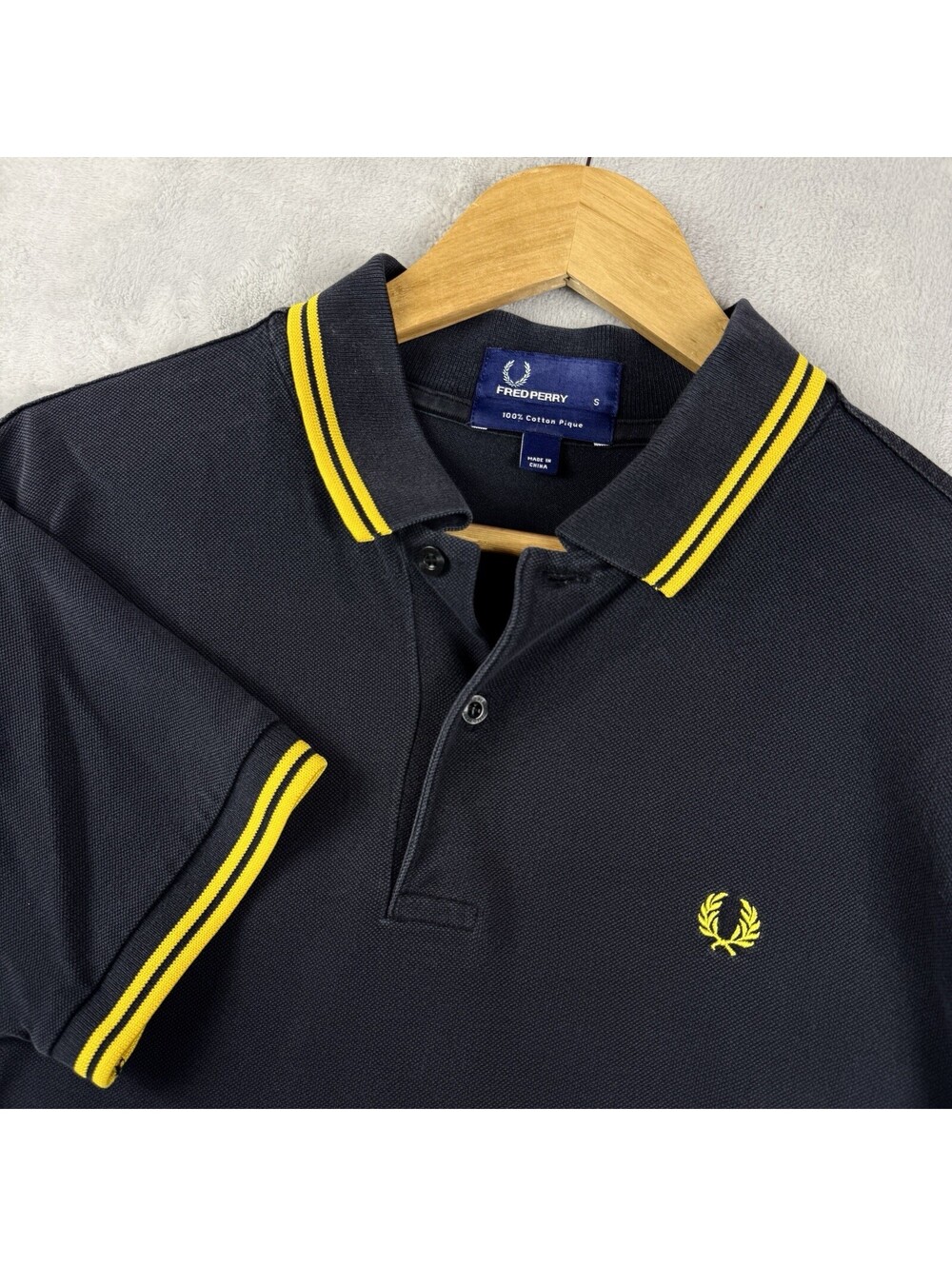 Fred Perry Men’s S Navy Yellow Twin Tipped Cotton Pique Polo Shirt Laurel Wreath